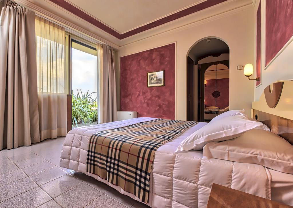 Albergo Papillon Cazzago San Martino Exterior photo